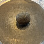 メゾン フジヤ ハコダテ - カスペのアミューズは黒くてまん丸