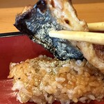 炭焼うなぎ 加茂 - 味変の山椒はご飯の上に掛けて