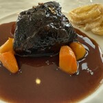 メゾン フジヤ ハコダテ - 肉料理は牛ホホ肉の赤ワイン煮
