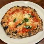 ピッツェリア ファッブリカ 1090 - マルゲリータ（トマトソース・バジル・モッツァレラチーズ）