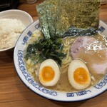 横浜豚骨醤油ラーメンYOLO - 