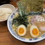 横浜豚骨醤油ラーメンYOLO - 