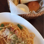 Cafe REZO - トマトクリームパスタとパン