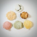 道の駅 伊東マリンタウン - ノリ、イカ、ウメ、ワサビ、チーズ煎餅などなど。味がイイ