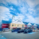 道の駅 伊東マリンタウン - この建物の裏手は海！