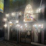 レインボウスパイス - やたら眩しい店舗（笑）