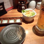 九志焼亭 - サラダとビールで