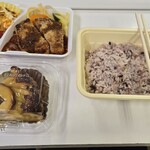 ラシェット - お弁当は上下に重なる2層式