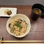 しこつ湖 鶴雅別荘 碧の座 - さんまときのこご飯
      香の物
      赤出汁