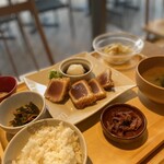 おぼんdeごはん MARK IS 福岡ももち店 - レアマグロカツ定食