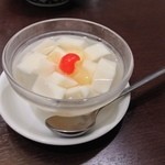 チャイニーズレストラン　凜 - セットに付く杏仁豆腐