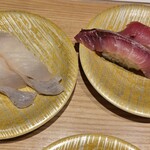 回し寿司 活 活美登利 - クエ 長崎エアー便 550円、天然ぶり 北海道 275円