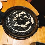 TATA - イカ墨とコウイカアリオリソースのパエリア