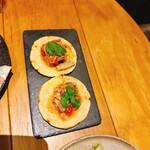 TATA - タコスカルニタス（豚肉、ハラペーニョ、パクチー、トマト）