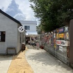 ウメノ商店 - この奥