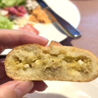 Russian Restaurant ROGOVSKI 銀座 - ゆで卵とひき肉のピロシキ