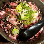 炭火焼肉 塩ホルモン もん太 - ・牛トロフレーク丼650円