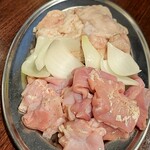 炭火焼肉 塩ホルモン もん太 - ・塩ホルモン(ガツ)450円 ・上ホルモン(直腸)550円
