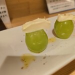 カジュアルフレンチBar 7FUKU - シャインマスカットとチーズ