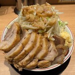 豚山 - 大ぶたダブル(ニンニク、野菜マシマシ、アブラマシマシ)