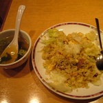 麺菜家 北斗 - 角煮とレタスのガーリック炒飯