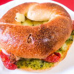 ケポベーグルズ - 和ベーグル トマトとバジルのピザ