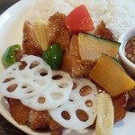 ランチメニュー「タイ風チキンステーキ」（750円）