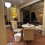 プラスワンカフェガーデン - 店内