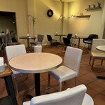 プラスワンカフェガーデン - 店内