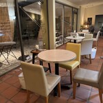 プラスワンカフェガーデン - 店内