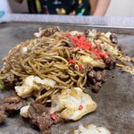 お好み焼吉野 - スジとイカ焼きそば