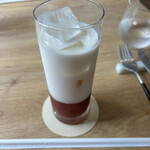 つるよし料理店 - さくらんぼミルク混ぜる前