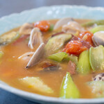 館山美食倶楽部 - 2025.9 沖縄産ヘチマと南房総産蛤（はまぐり）と金華火腿のトマト白湯煮込み