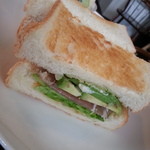 ムジコ - アボカドと生ハムのトーストサンド  アイス珈琲セット 1,080円