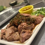 生ニラレバ炒と朝引き鶏タタキ屋 - 