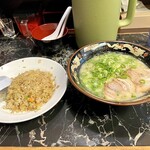 麺屋・千寿 - ラーメンと焼きめし（小）