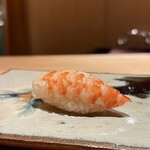 鮨 つぼみ - 車海老 33〜34g
      この位のサイズ感が好き！
      火入れのレア加減がまた絶妙！！