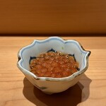 鮨 つぼみ - 新イクラ 醤油漬け
      皮が柔らかなイクラ、醤油の塩梅良く後を引く美味しさ！
      ほっかほかご飯にのせて食べたくなります♪