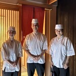 鮨 つぼみ - 川口大将はじめ、桃ちゃん、ルイちゃん、ありがとうございましたm(_ _)m
      今宵も楽しく美味しく、お腹いっぱいとなりました♪
      ではまた(⌒▽⌒)