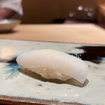 鮨 つぼみ - 新イカ 出水より 酢橘は徳島産
      塩と酢橘が絶妙！
      柔らかですとっても！！