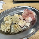 和牛ホルモン 牛とろ亭 - 