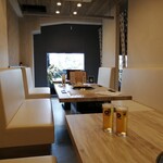 和牛焼肉 一期一縁 - 半個室の雰囲気…今回は貸切で全開してます…仕切りがあります♪