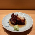 鮨 つぼみ - 真蛸柔らか煮 佐島より
      この煮汁でご飯が食べれます♪