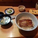 魚登久 - うな丼。冬が旬なのです。