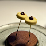 319022404 - フォワグラのロリポップ。かわいい♪
                      赤ワインジャムのアクセントが良き(^^)