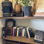 バナナカフェ - 店内の至る所にハンドメイド感溢れるディスプレイ