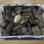 炭火焼鶏 吉松 - 吉松さんの鶏皮焼は最強レベル。