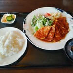 カフェテリア アメニティ - 日替わりランチ　豚肉のピカタ、定食