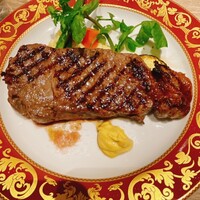 ゴドノフ東京 丸ビル店 - ステーキは写真で見るよりも大きかったです。