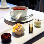 アッシュ - プティ・フールと紅茶